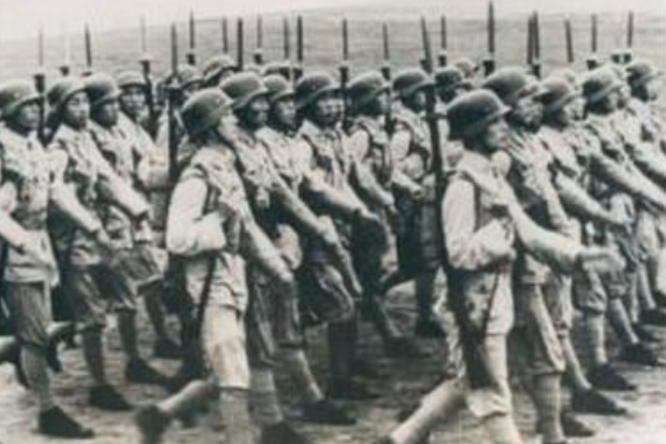 各国总统出行时，保镖都带什么秘密武器？美国最厉害，堪比军火库-