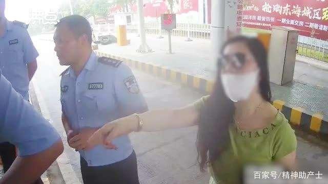 江苏一面包车内发现一具赤裸女尸，嫌犯仍在逃亡，是什么原因呢？-