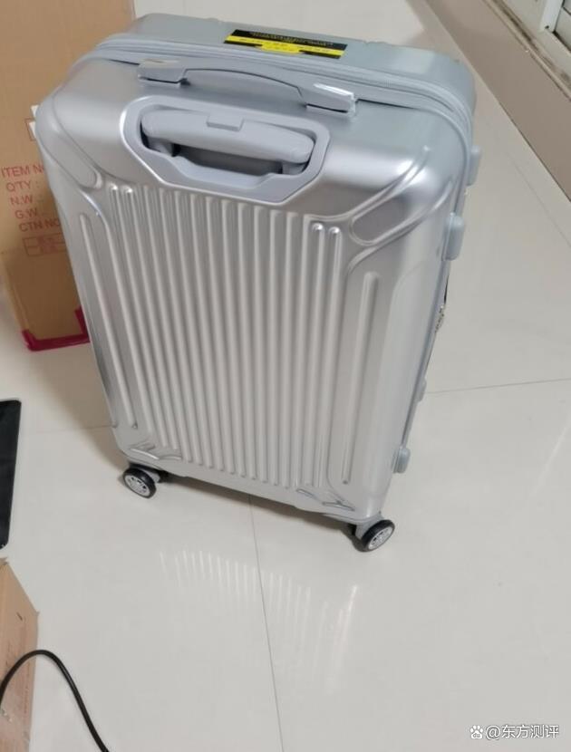 爱华仕行李箱什么档次？爱华仕和外交官哪个档次高？揭秘实情-