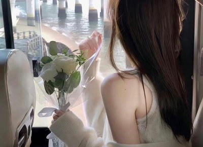 女生暗恋你的20个动作 这些表现说明她喜欢你