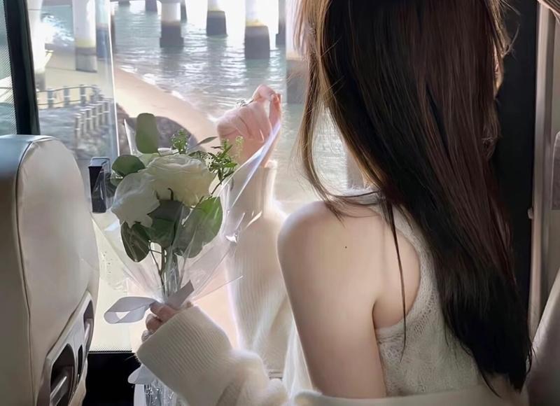 女生暗恋你的20个动作 这些表现说明她喜欢你
