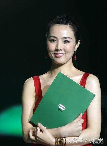 姜宏波在《鬼子来了》塑造的村妇形象生动真实,主演《阮玲玉》