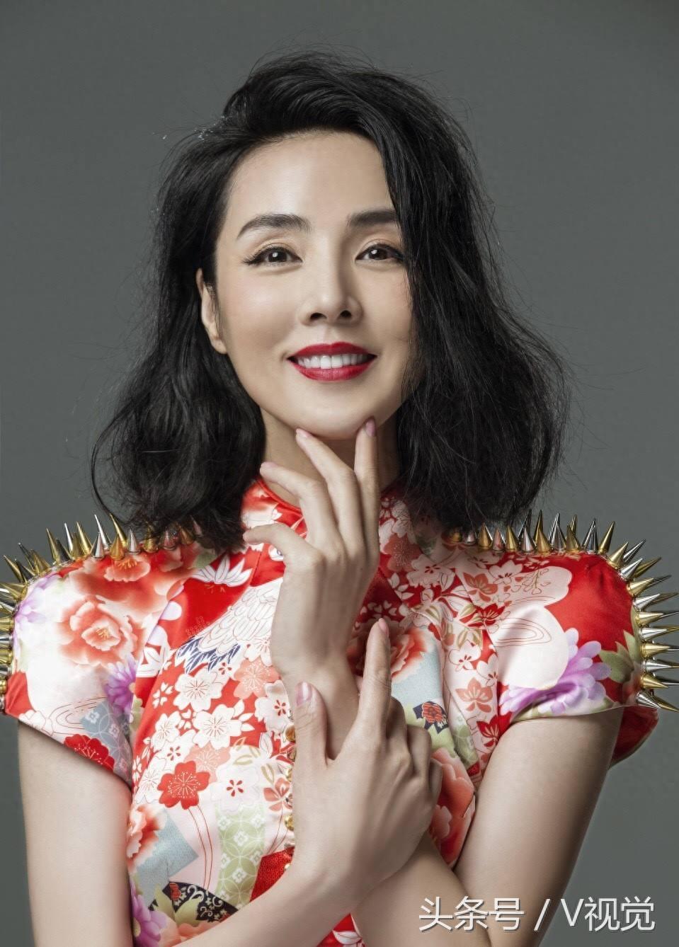 姜宏波在《鬼子来了》塑造的村妇形象生动真实,主演《阮玲玉》