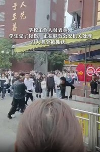 ​闹大了！湖南7名大学生，持铁棍冲入中学打人，评论区炸了！