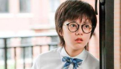 ​被当作赚钱工具？19岁段奥娟为事业两次放弃高考，疑似遭压榨