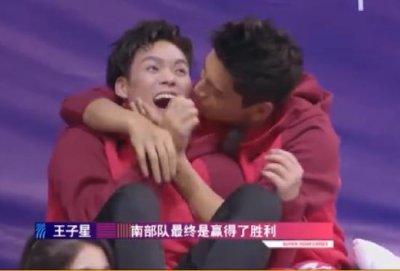 ​王大陆亲Jeffrey 后者被亲后满脸通红