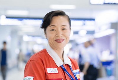​她是来自东北的一位阿姨，却是日本第一保洁，为了工作终生不育