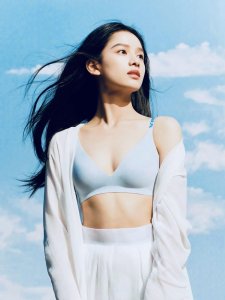 ​张婧仪：清爽干净之美又不失性感迷人！