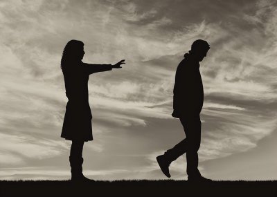​已婚女子与两男子洗鸳鸯浴的视频被曝光，女子：我已身败名裂
