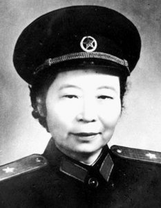 ​李贞：新中国第一位女将军，一生经历3次婚姻，死后捐出全部财产