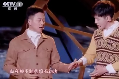 ​演员刘奕君：带着儿子再婚，中年得女后，与儿子一起将她宠成公主