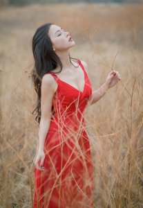 ​女性想“要”男人的时候，身体会发出3个信号，单身男性抓住机会