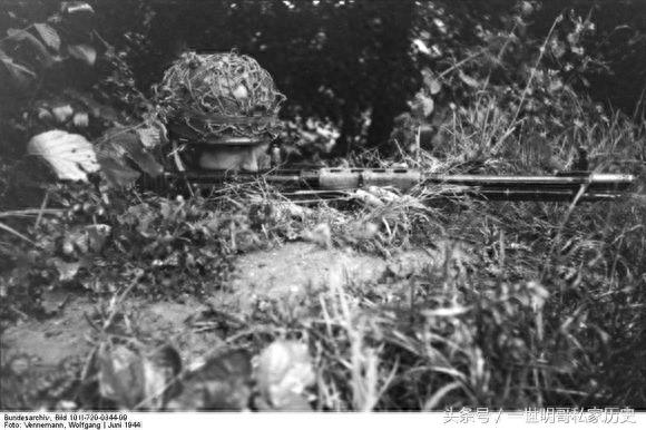 价值5万美元的二战德国伞兵的标志性轻武器:FG42步枪