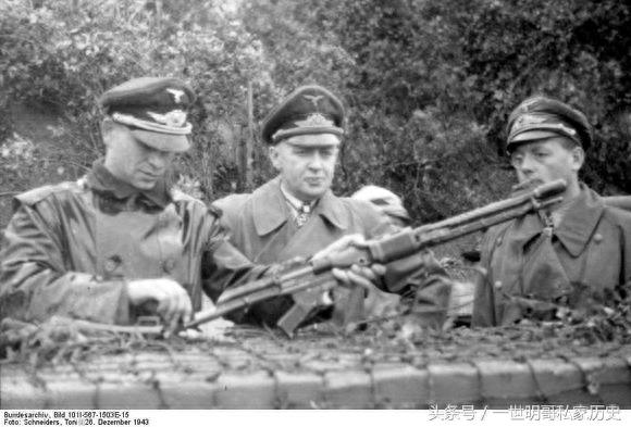 价值5万美元的二战德国伞兵的标志性轻武器:FG42步枪