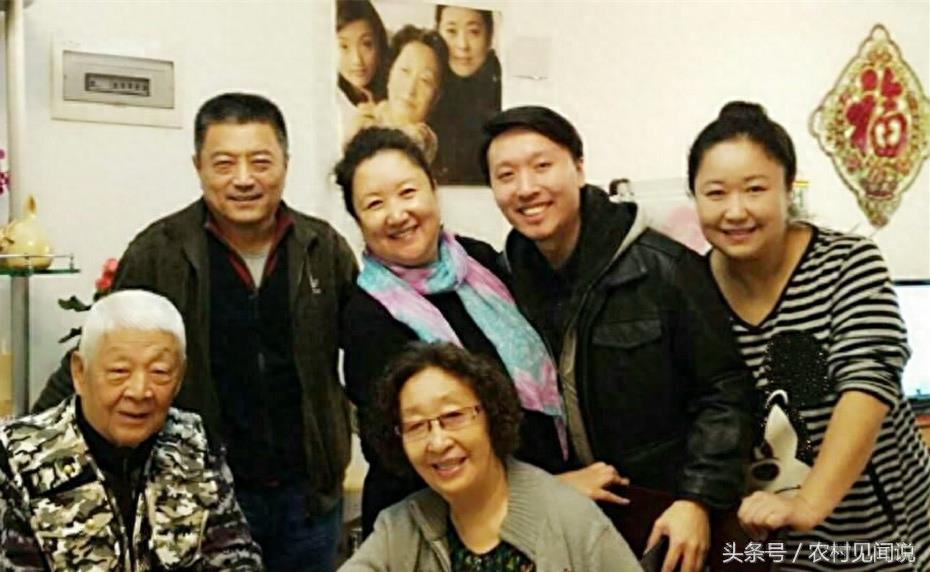 “婆婆妈妈专业户”彭玉全家近照,和老公很定福,两个女儿很孝顺,19岁结婚,曾受周总理接见