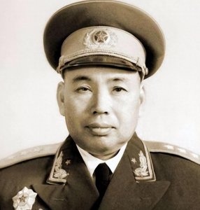 ​许世友与雷明珍离婚，几十年后前妻有事求他，他只回复了8个字