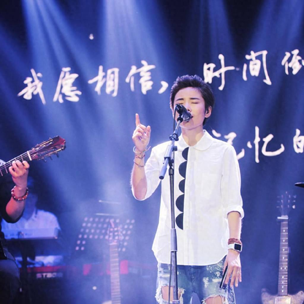 06年超女全国第六31岁的许飞近照
