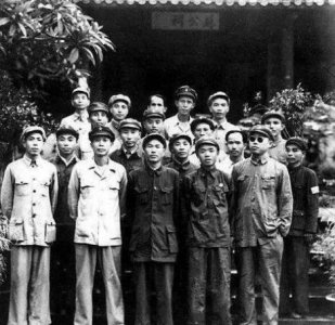 ​海南岛战役中的刘振华：让战士用枪托划船，两个决断保存加强团