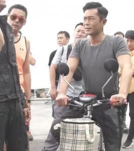 ​平平无奇古天乐，一个只有太阳能黑的男人