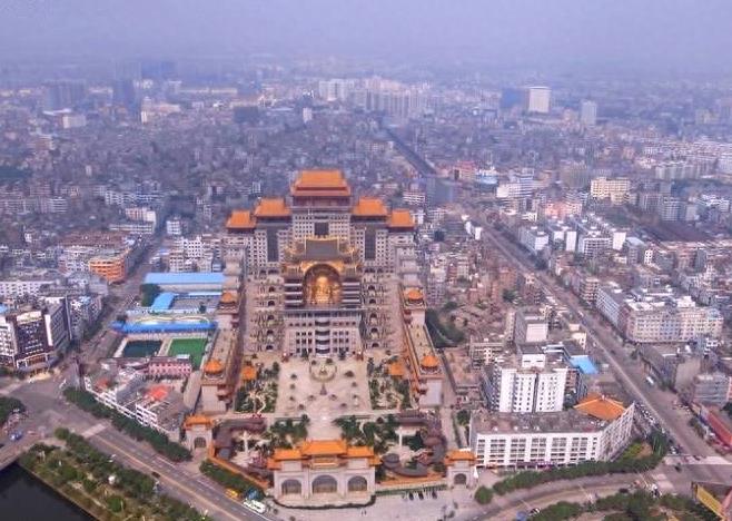 广西玉林云天宫:我国最大的单体艺术宫殿,到底是谁建的?