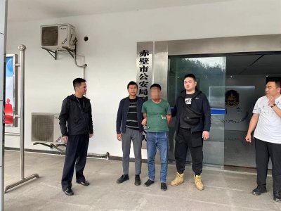 ​抢劫杀人潜逃19年的嫌犯在赤壁落网