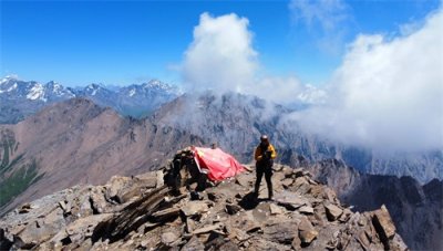 ​登顶巴郎山5072峰，向当年红军致敬