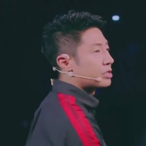 ​智力节目实验马桶冲水，细菌会不会飞出来？博士输给大三学生