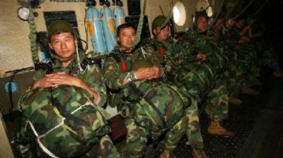​汶川地震，空降兵15勇士从4999米高空舍命盲跳，如今都过得如何？