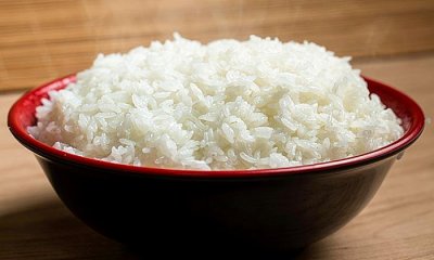 ​蒸大米饭别只会加水，多加一点它，米饭粒粒分明味道香，孩子爱吃