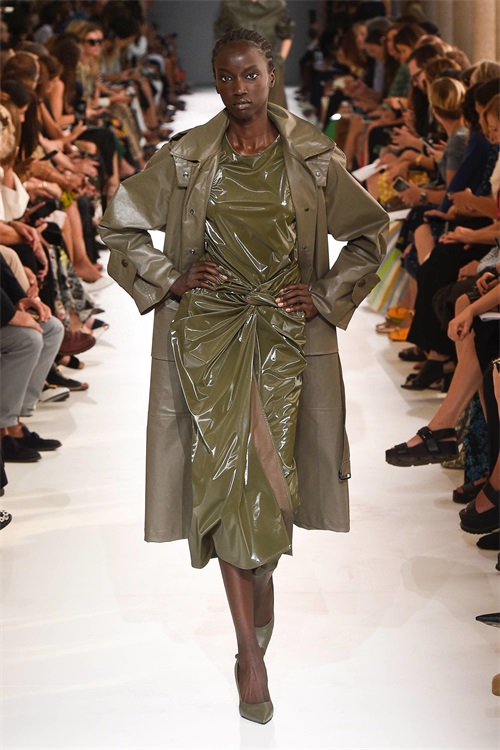 Max Mara 一个以创意及理想，成功建立时装王国的传奇