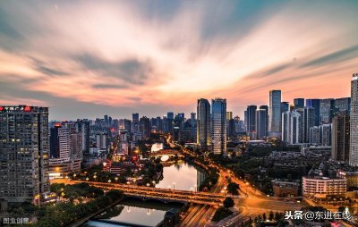 ​成都人均GDP突破10万元，那么你的收入有多少？