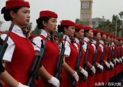 ​三军仪仗队女兵貌美如花，不管是军装还是便装，都那么美丽动人