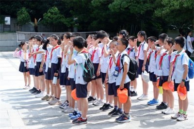 ​走进烈士陵园 重温峥嵘岁月