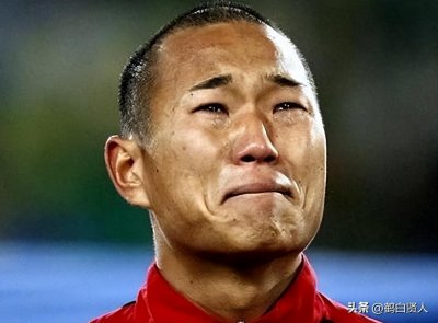 ​他在世界杯一哭成名，恋爱6个月娶空姐，今39岁一家四口定居日本