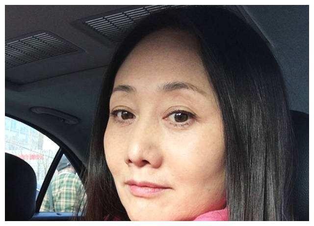 令妃扮演者娟子近况,与丈夫因戏结缘,如今53岁依然漂亮