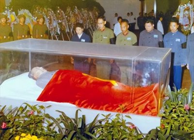 ​毛主席水晶棺的秘密：毛主席的遗体为何至今栩栩如生？