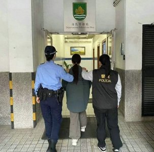 ​内地靓女澳门赌场，厕所捡了15000筹码！到底是好运还是霉运？