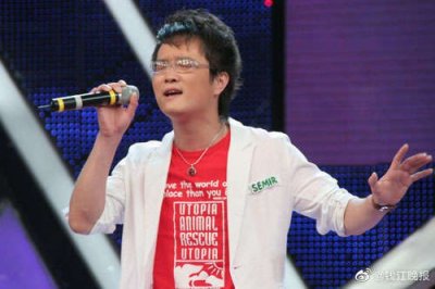 ​浙江卫视《我爱记歌词》领唱海峰去世，生前被抑郁症困扰