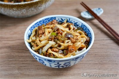 ​天热我家就爱吃茄子面，酱香浓，鲜味足，面条都不够吃了