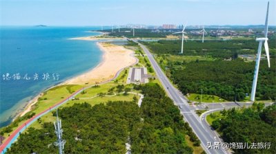 ​威海这个海水浴场距离市区很近，但游客不多，原因竟然是一根杆子