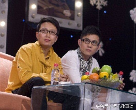 靠一首《雨花石》走红,却因提成与李玉刚闹掰,惨遭“雪藏”至今