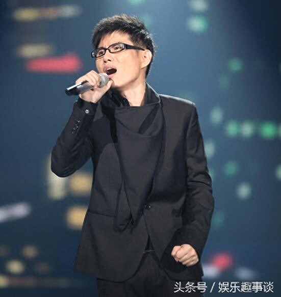 靠一首《雨花石》走红,却因提成与李玉刚闹掰,惨遭“雪藏”至今