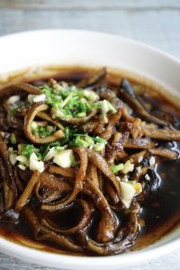 ​苏州美食的招牌菜之一，响油鳝糊，选对黄鳝才是做好它关键步骤