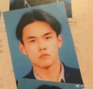 ​周杰伦的旧照爆出，青春帅气，堪称校草