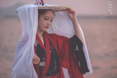 ​小说：穿越原始部落，这里的女人以生孩子多为荣，我成被鄙视对象
