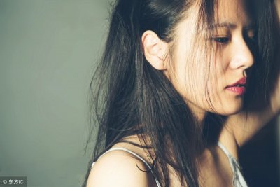 ​小说：美女警花出任务，小伙一眼看出警花隐疾，他：你真的有病