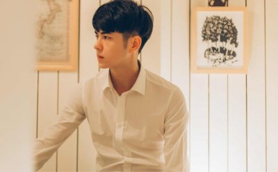 ​小说：花泽类中二期居然偷藏了藤堂静的发圈？还心机挡了她桃花？