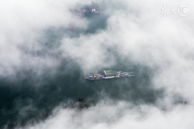 ​小说：祭祖大典上，号称废物的太子强势逼退王妃和皇兄，宣告归来