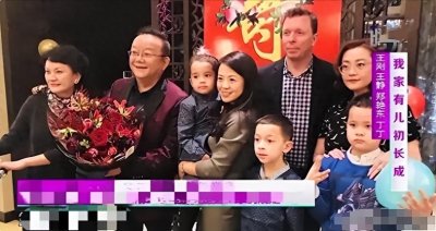 ​演员王刚：三任妻子个个貌美如花，娶小20岁娇妻，60岁老来得子