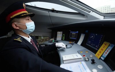 ​一线劳动者｜动车司机姚亮：怀抱理想“跨界”入行 连续8个国庆奔忙在铁路线上